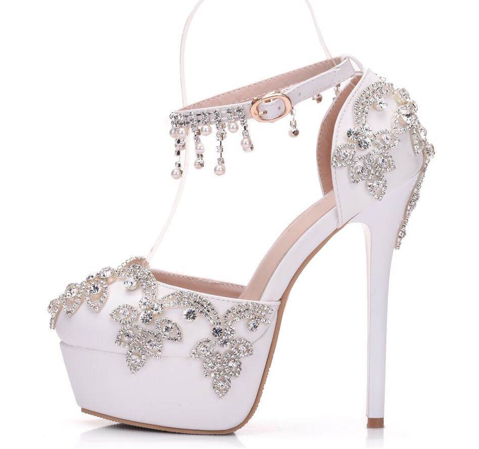 Sapatos de casamento de strass branco de tamanho grande, sapatos individuais para mulheres, sandálias de salto alto com borlas e plataforma à prova d'água, cinto de palavra