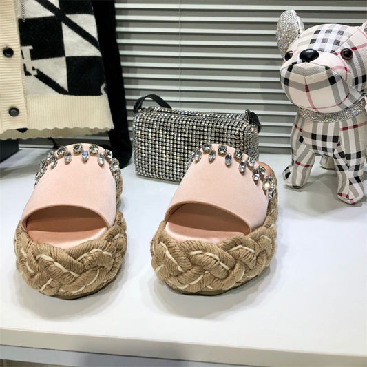 Pantuflas de mujer con suela gruesa tejida de paja y cuerda de cáñamo con diamantes de imitación