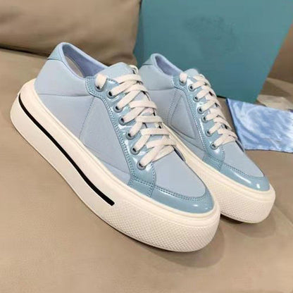 Zapatos blancos con plataforma estilo casual