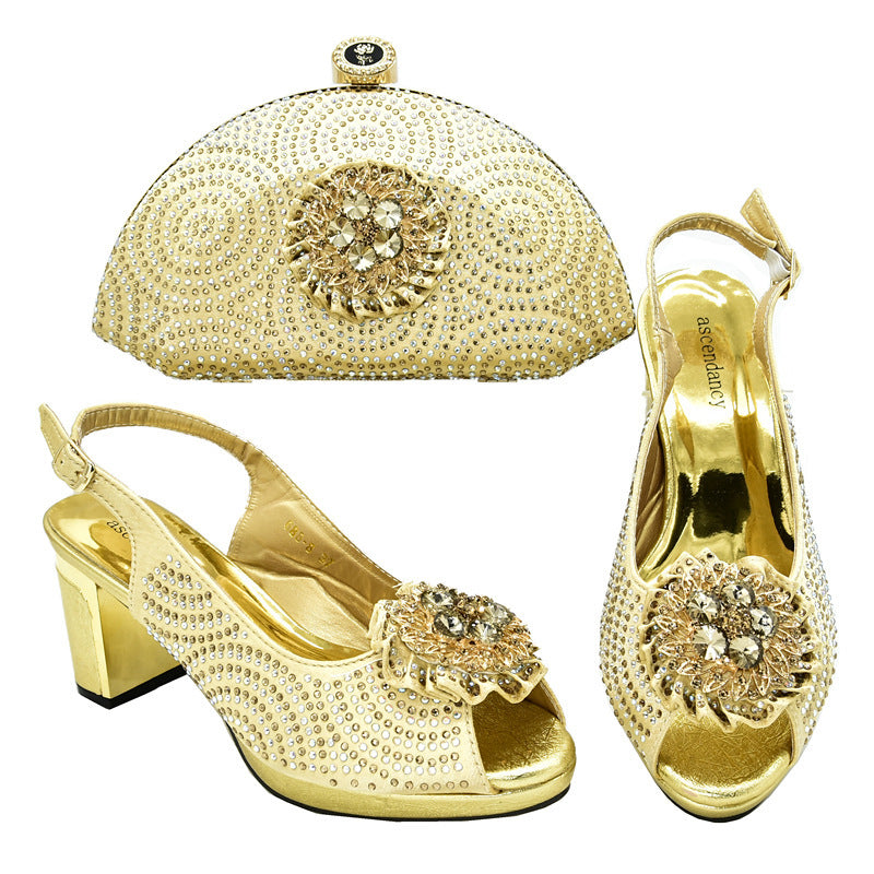 Sandalias con hebilla y tacón de bloque con bolso de diamantes de imitación