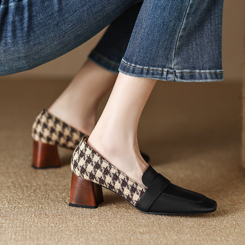 Sapatos de salto médio grosso com cabeça quadrada combinam com a cor do guingão, sapato único feminino