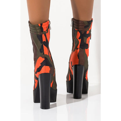 Botas de tacón alto con plataforma y camuflaje