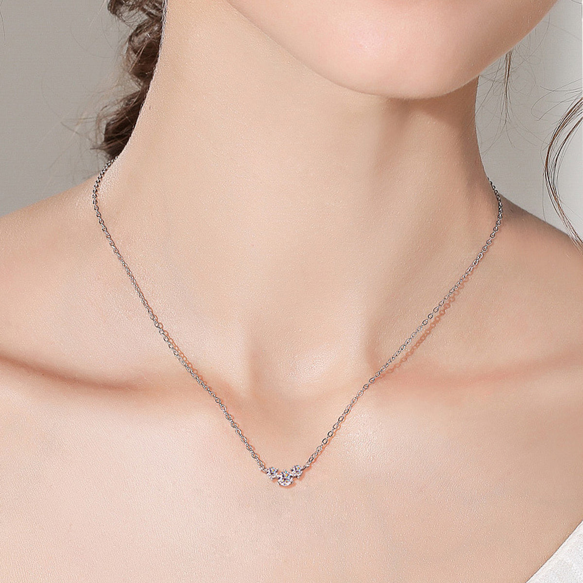 Collar de moissanita con incrustaciones en plata de ley 925