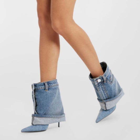 Calça Jeans Lavada Bico Fino Salto Agulha Botas de Cano Curto