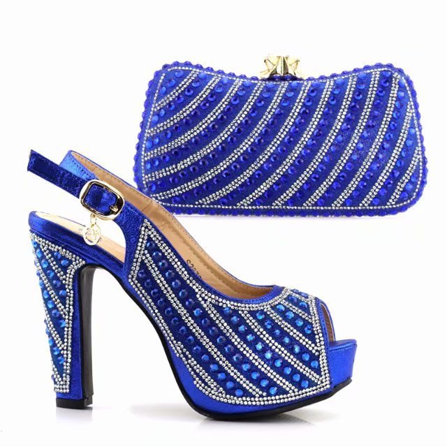 Sandalias de moda con punta puntiaguda y diseño de boca de pez en color azul con bolsa para la cena