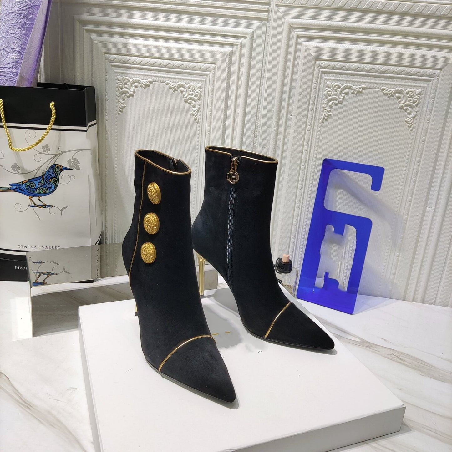 Botas femininas de bico fino em camurça de cor sólida da moda