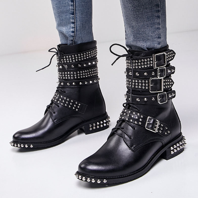 Botas Martin con cordones y tachuelas de punta redonda para mujer