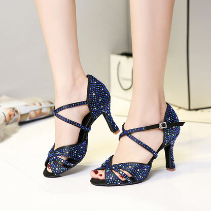 Tacones altos de diamantes