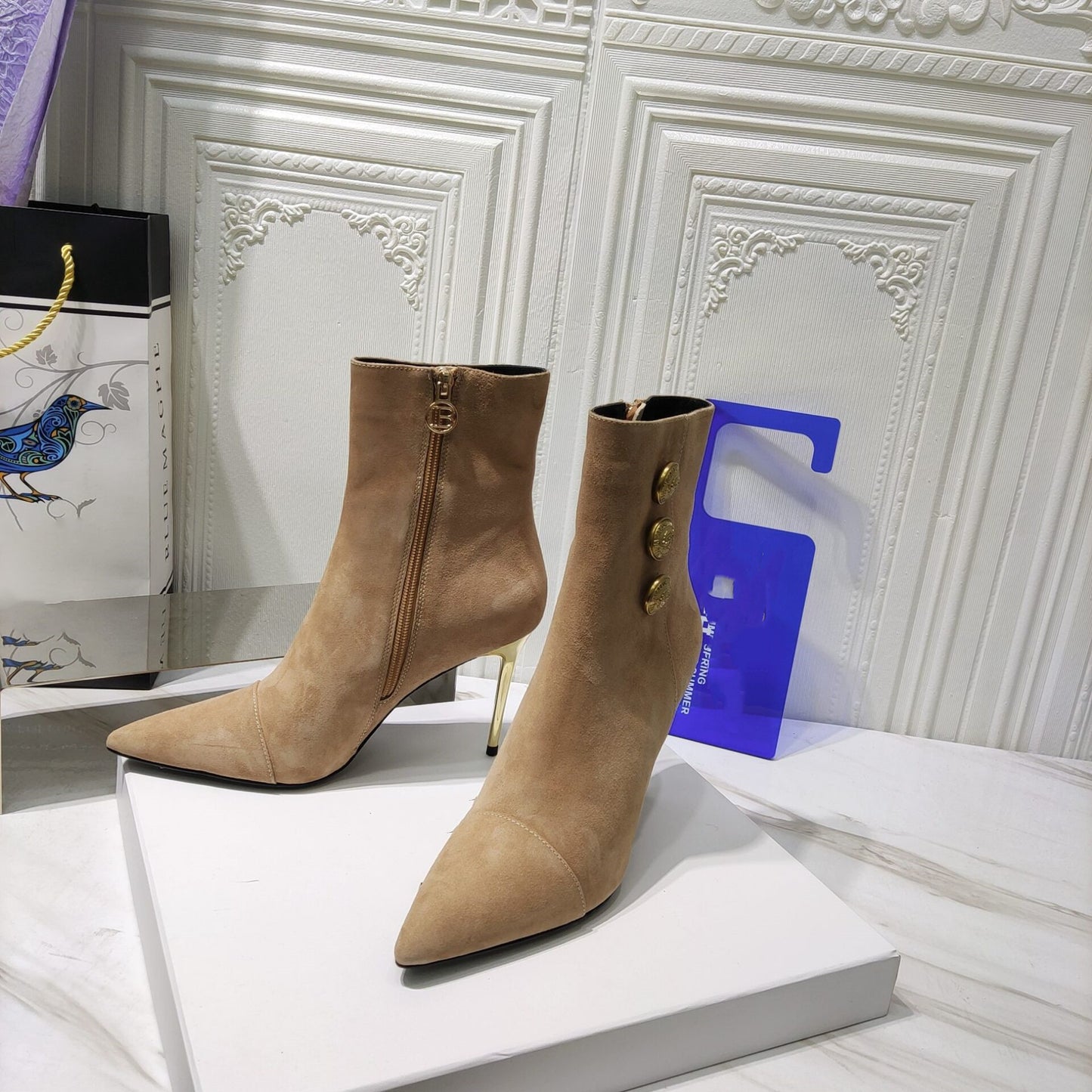 Botas femininas de bico fino em camurça de cor sólida da moda