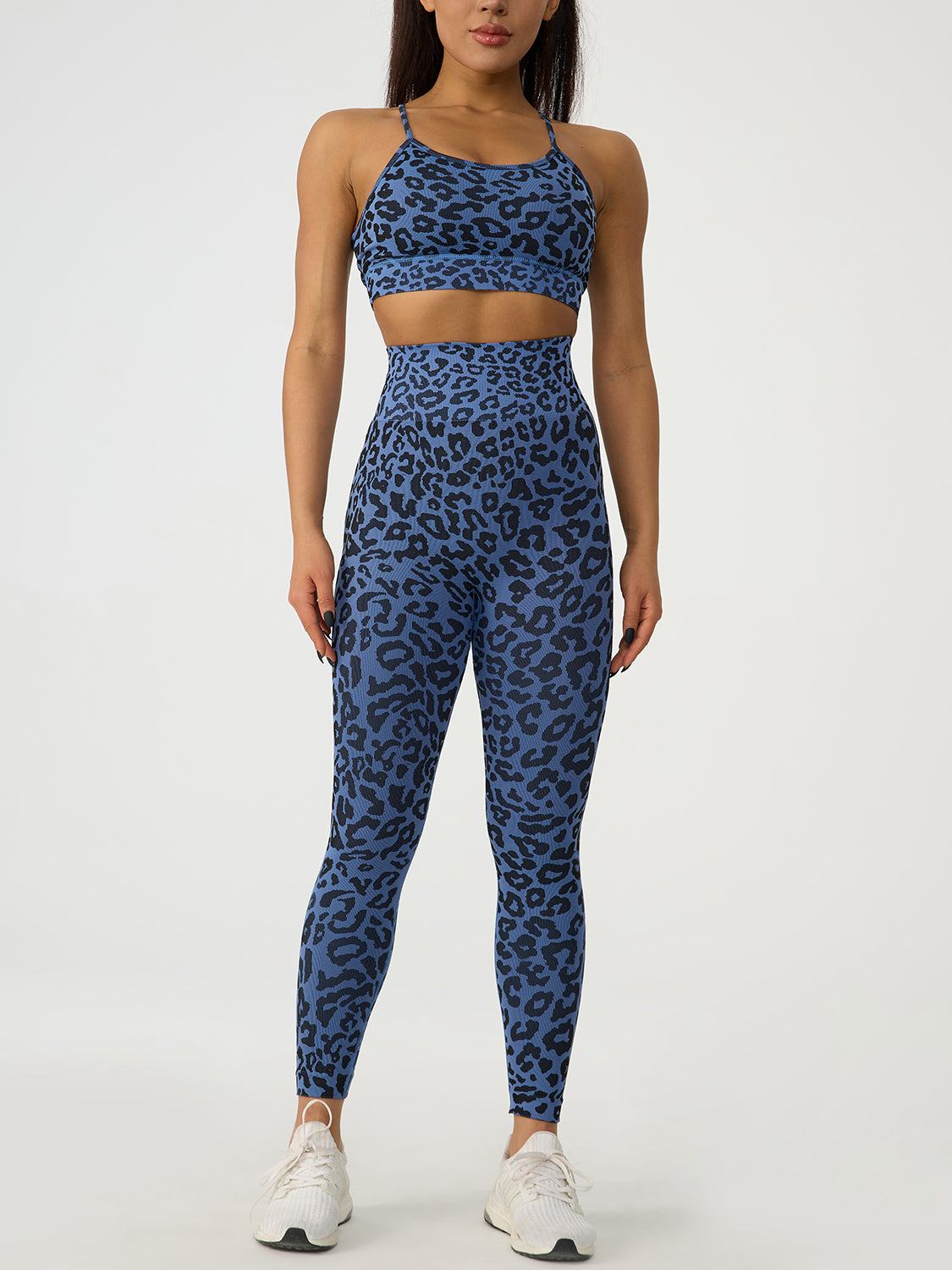 Conjunto deportivo de top y leggings con estampado de leopardo entrecruzado