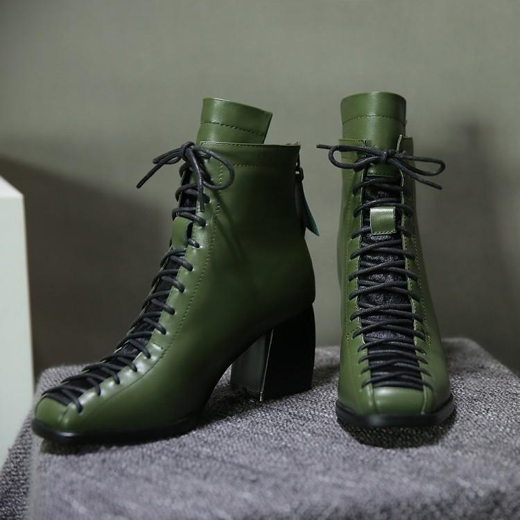 Botas Martin de color verde militar con cordones y personalidad para mujer