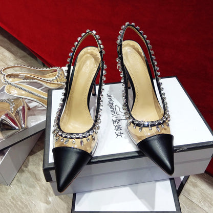 Hermosos zapatos de moda con cadena de diamantes