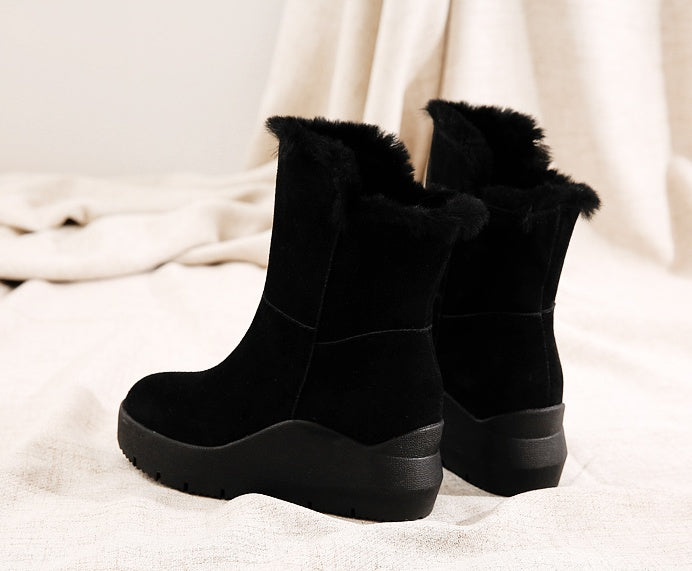 Botas de neve femininas de pele, botas curtas aumentadas, bolo de esponja, botas femininas de algodão, sapatos de inverno, versão coreana do tubo selvagem, sapatos femininos 