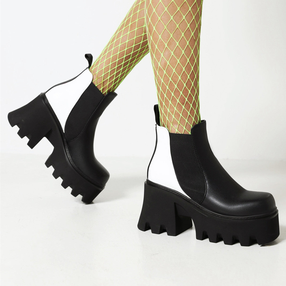 Novas botas femininas de cano curto com sola grossa de outono e inverno estilo punk