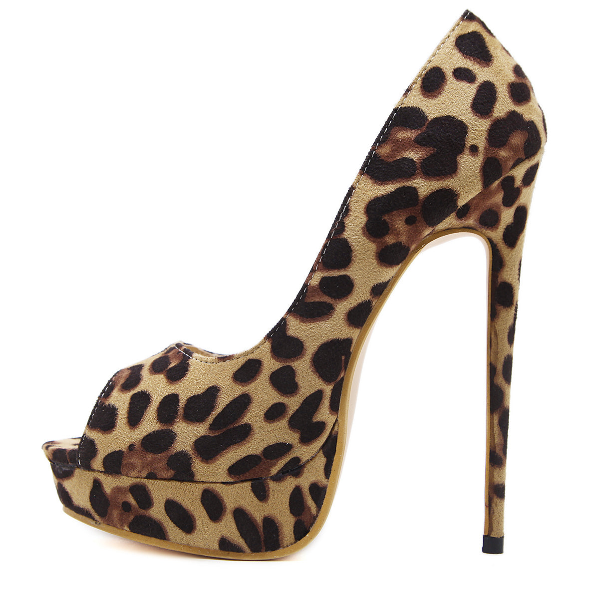 Tacones altos con pico de pez y estampado de leopardo