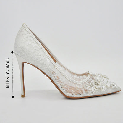 Sapatos de casamento de noiva com flores de renda branca