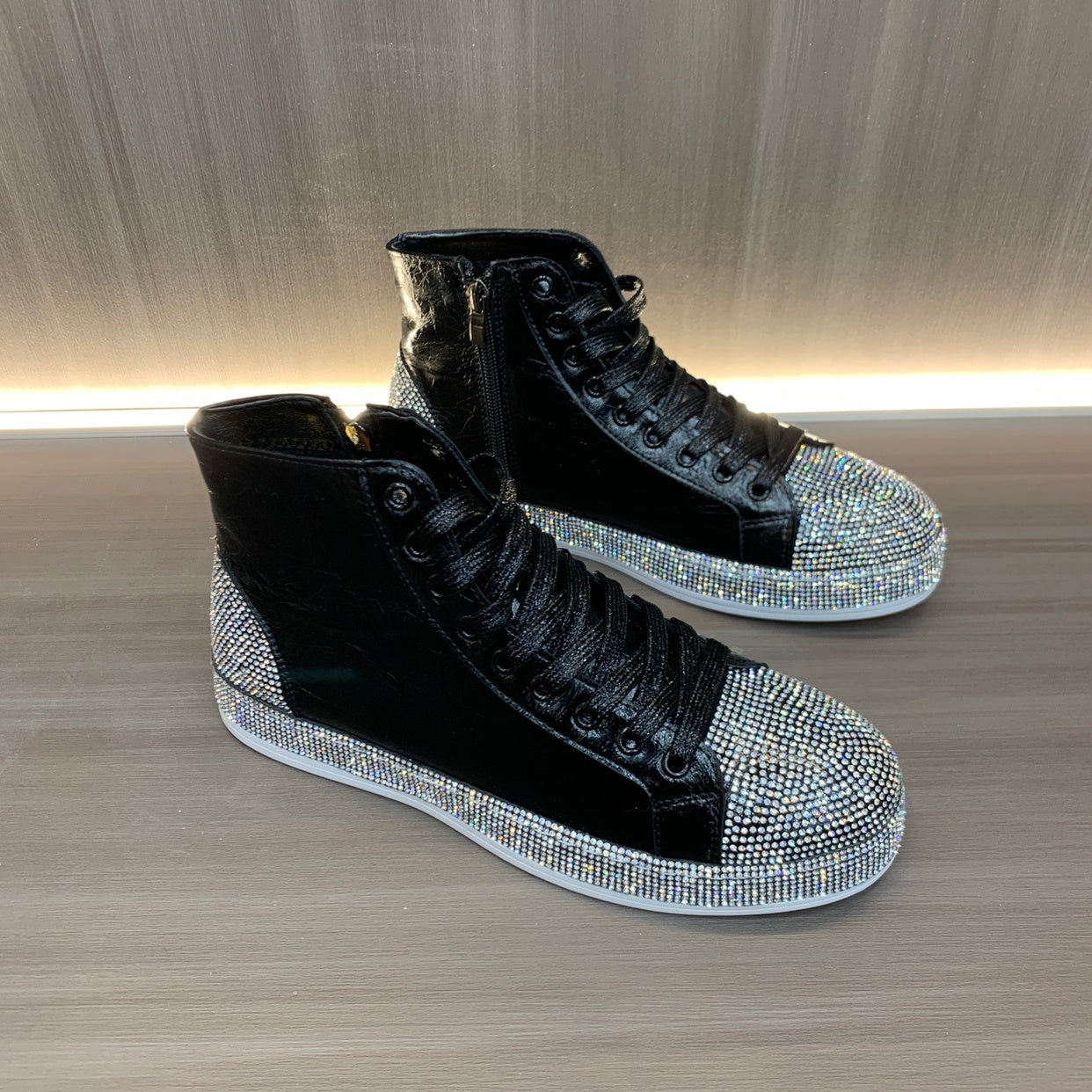 Zapatos de tabla casuales con diamantes de moda nuevos de primavera y otoño para hombres