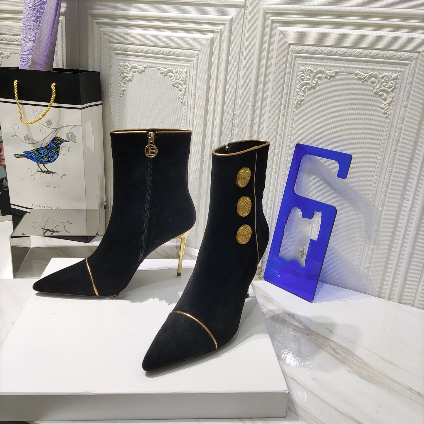 Botas femininas de bico fino em camurça de cor sólida da moda