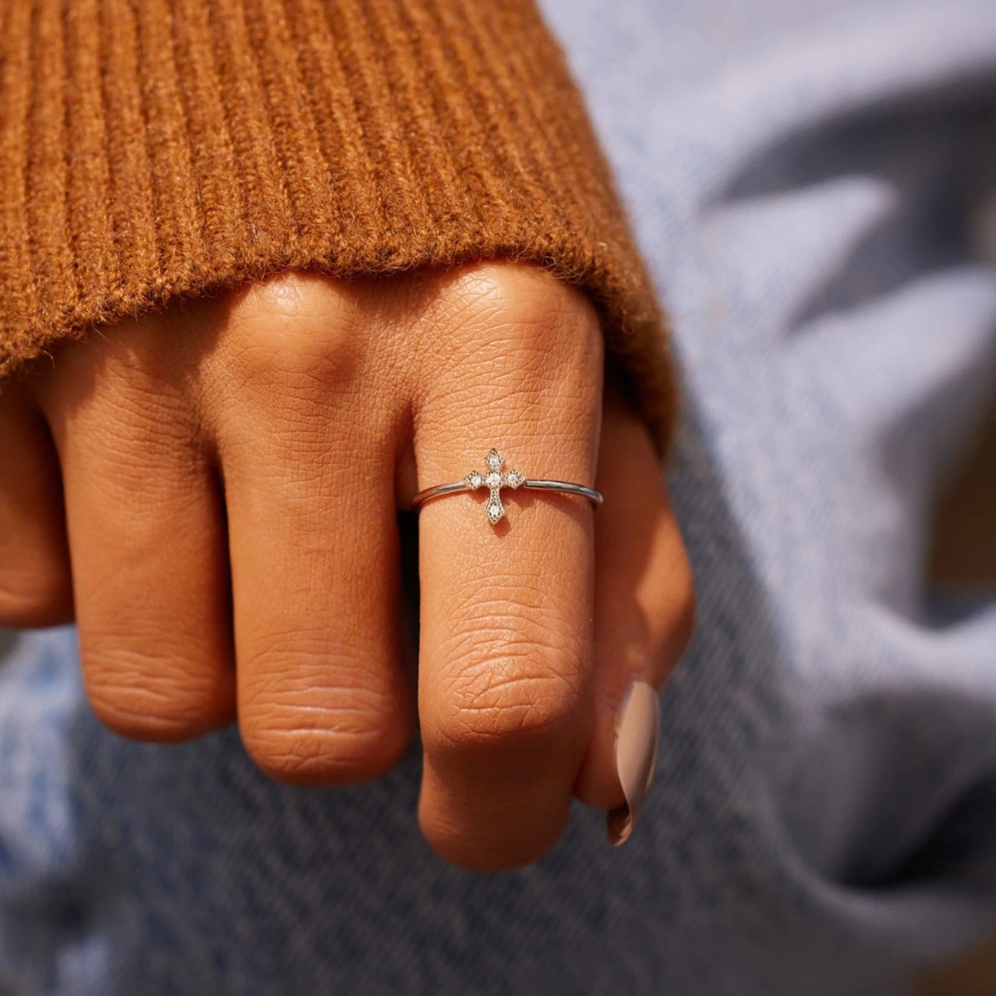 Anillo de cruz de plata de ley 925