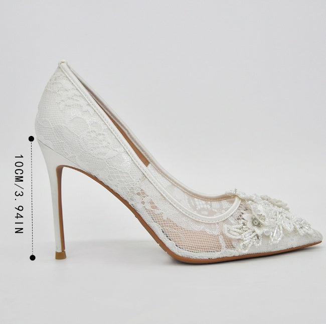 Sapatos de casamento de noiva com flores de renda branca