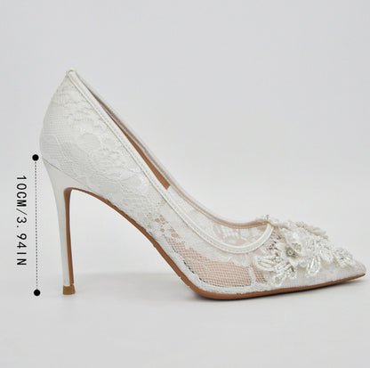 Sapatos de casamento de noiva com flores de renda branca